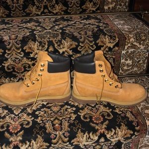 Women’s size 7 timberlands ONLY Worn once!